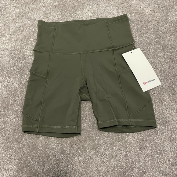 Fast and Free High-Rise Short 6" size 4 in Army Green - Picture 5 of 7